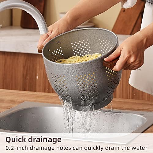 Versatile Metal Colander with Easy Grip Handle Durable and Rust-Resistant