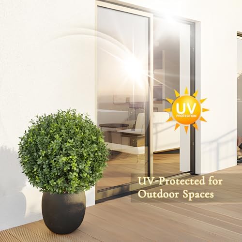 Natural-LOOKING Boxwood Topiary