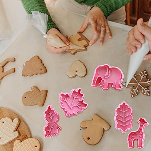 Amosfun Plastic Biscuit Mold Set for Christmas Cookies